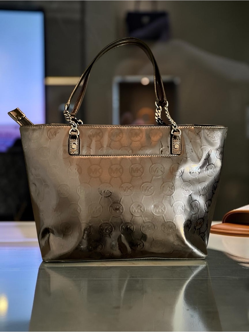 SPOTLESS & GORGEOUS! MICHAEL KORS JET SET CHAIN SIGNATURE MIRROR METALLIC TOTE
